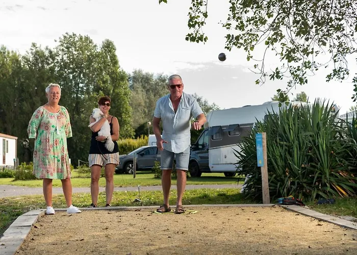 مكان تخييم Beachside بلانكنبرخ
